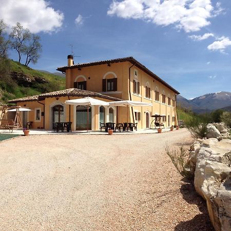 Bed and Breakfast Il Casale San Martino Норча Экстерьер фото