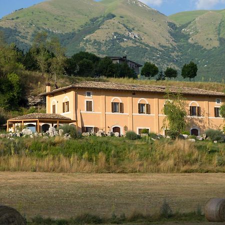 Bed and Breakfast Il Casale San Martino Норча Экстерьер фото