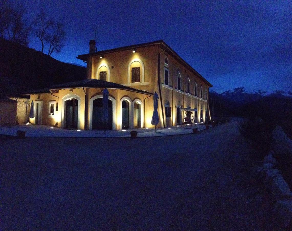 Bed and Breakfast Il Casale San Martino Норча Экстерьер фото