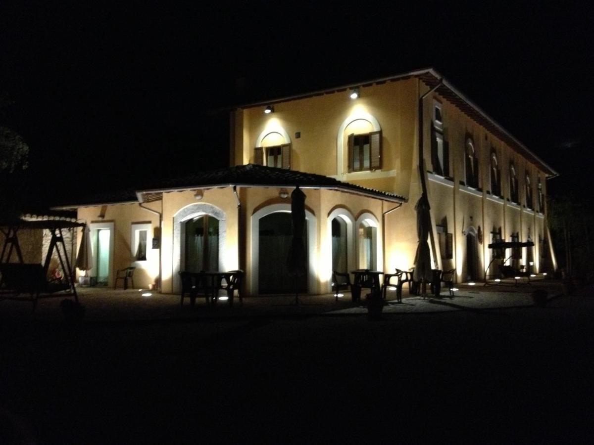 Bed and Breakfast Il Casale San Martino Норча Экстерьер фото