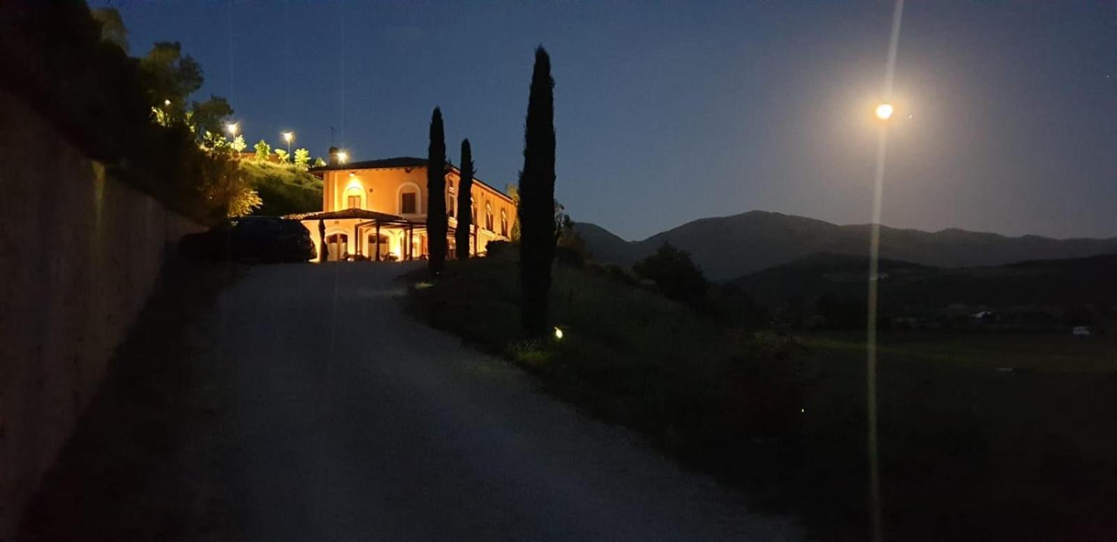 Bed and Breakfast Il Casale San Martino Норча Экстерьер фото