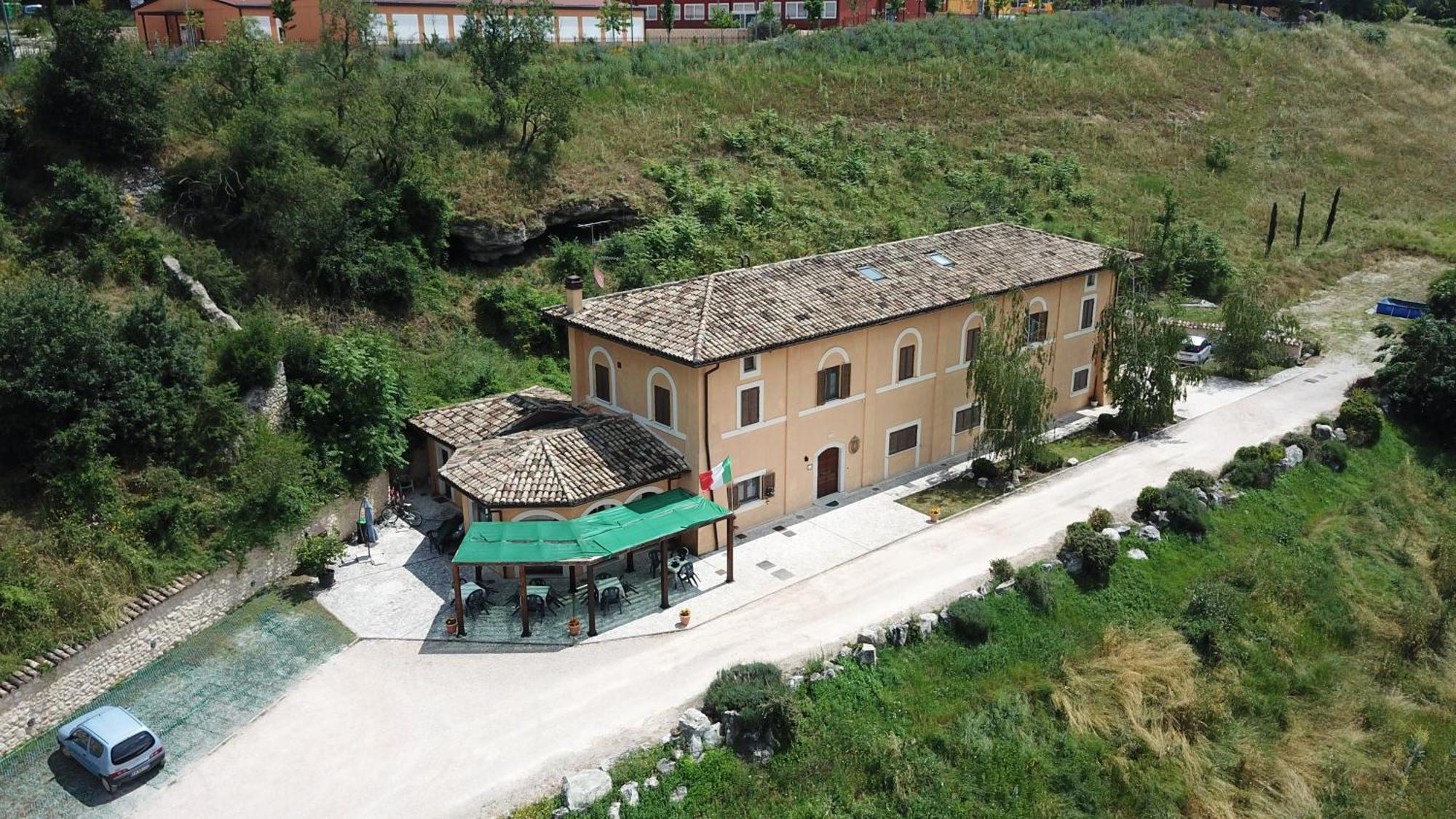 Bed and Breakfast Il Casale San Martino Норча Экстерьер фото